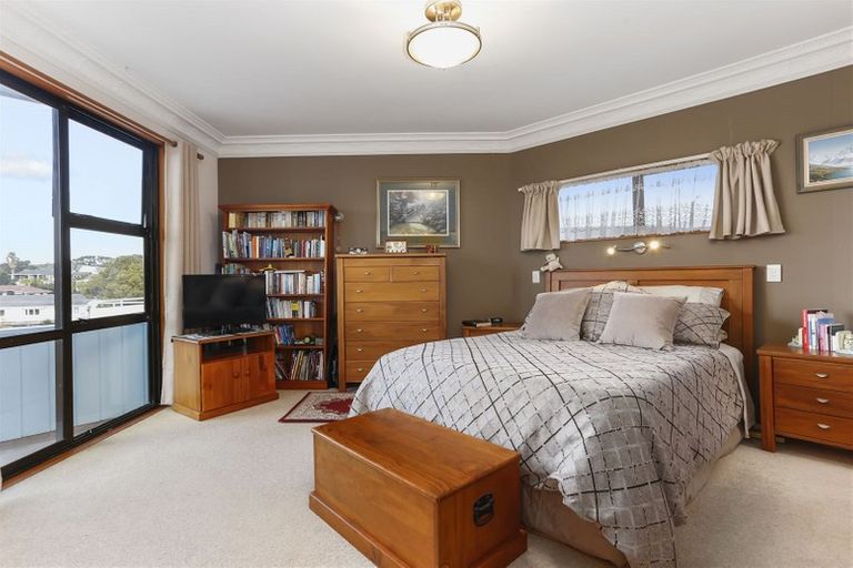 Photo of property in 2/2 The Esplanade, Campbells Bay, Auckland, 0630