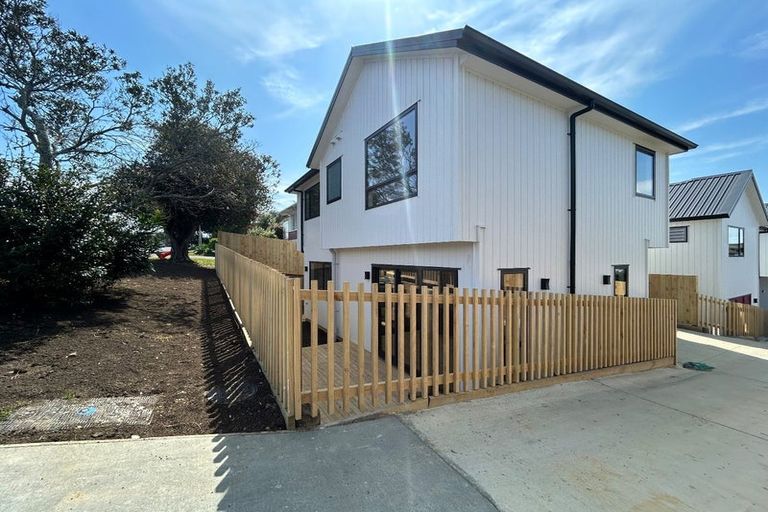 Photo of property in 215a Forrest Hill Road, Forrest Hill, Auckland, 0620