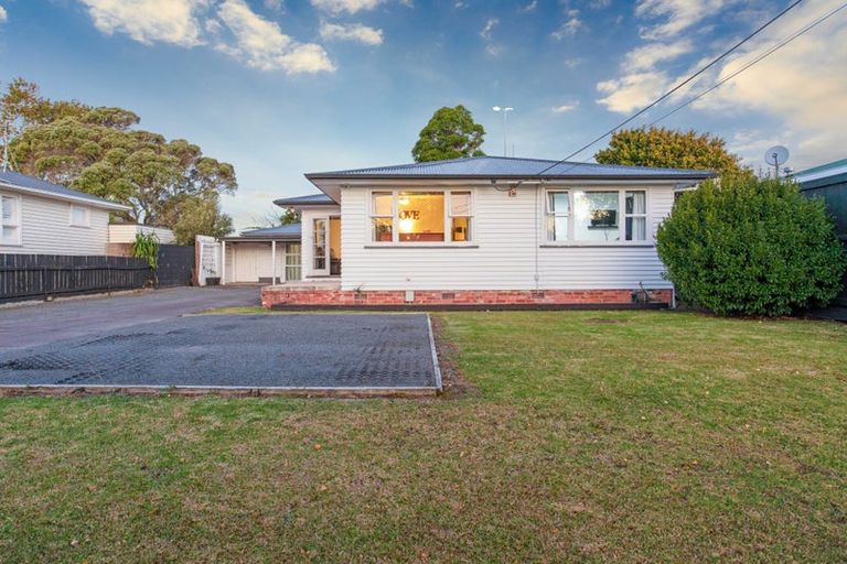 Photo of property in 84 Matipo Road, Te Atatu Peninsula, Auckland, 0610
