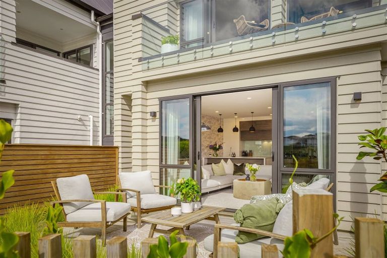 Photo of property in 10 Arran Point Parade, Orewa, 0931