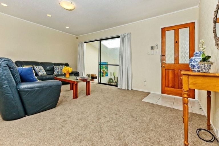 Photo of property in 1/56 Oaktree Avenue, Browns Bay, Auckland, 0630