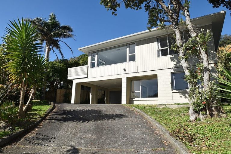 Photo of property in 24 Domain Crescent, Muriwai, Waimauku, 0881