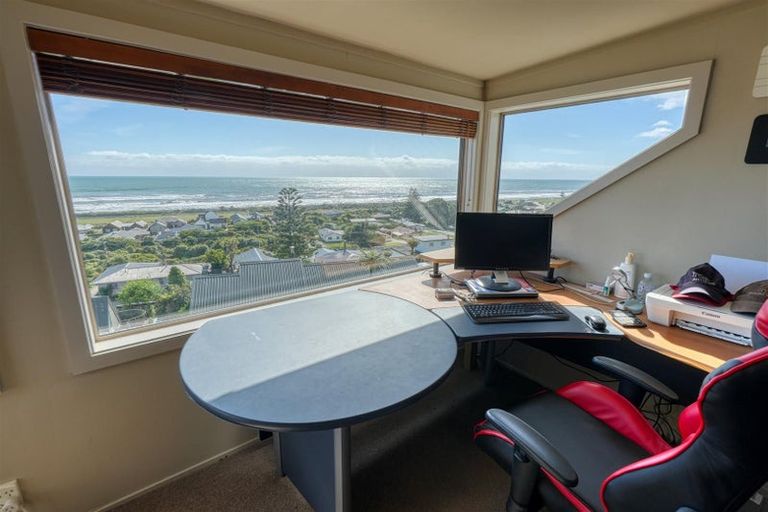 Photo of property in 14 Stanton Crescent, Karoro, Greymouth, 7805