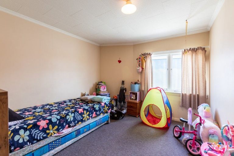 Photo of property in 1 Gertrude Street, Dannevirke, 4930