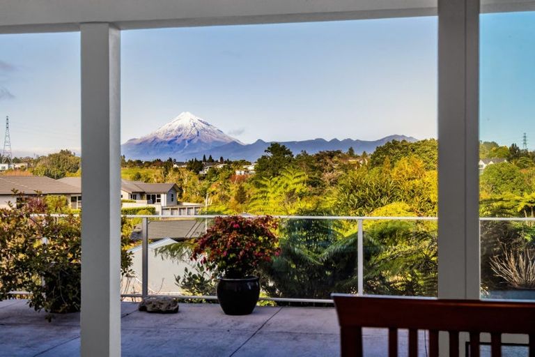 Photo of property in 15 Anderson Way, Highlands Park, New Plymouth, 4312