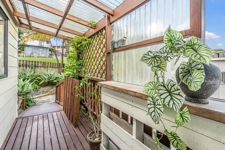 Photo of property in 6 Rautawhiri Road, Helensville, 0800