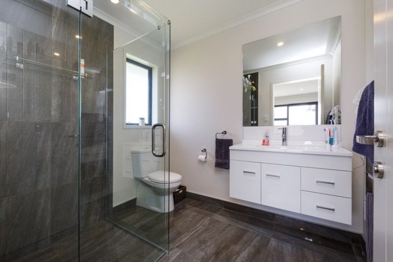 Photo of property in 32 Silicon Way, Fitzherbert, Palmerston North, 4410