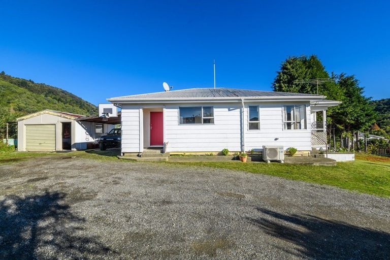 Photo of property in 63 Hampden Street, Picton, 7220
