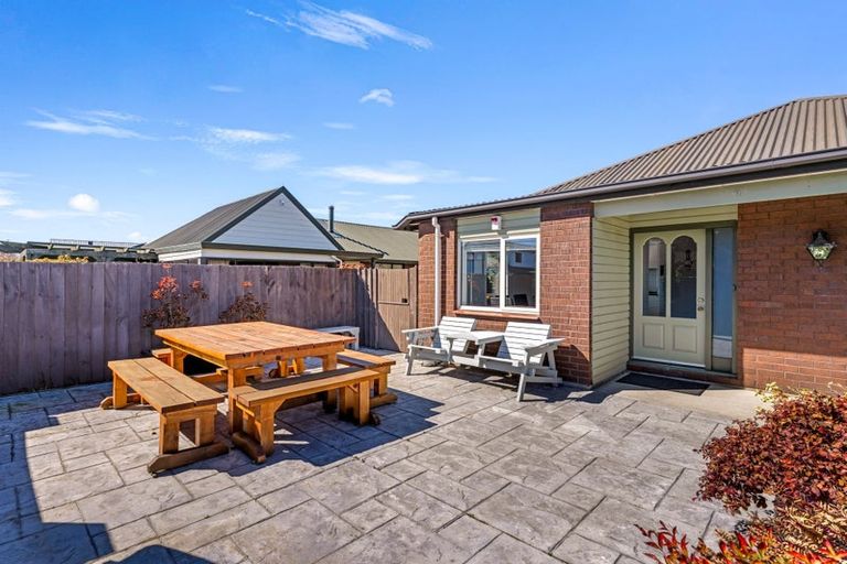Photo of property in 150 Royal Park Drive, Parklands, Christchurch, 8083
