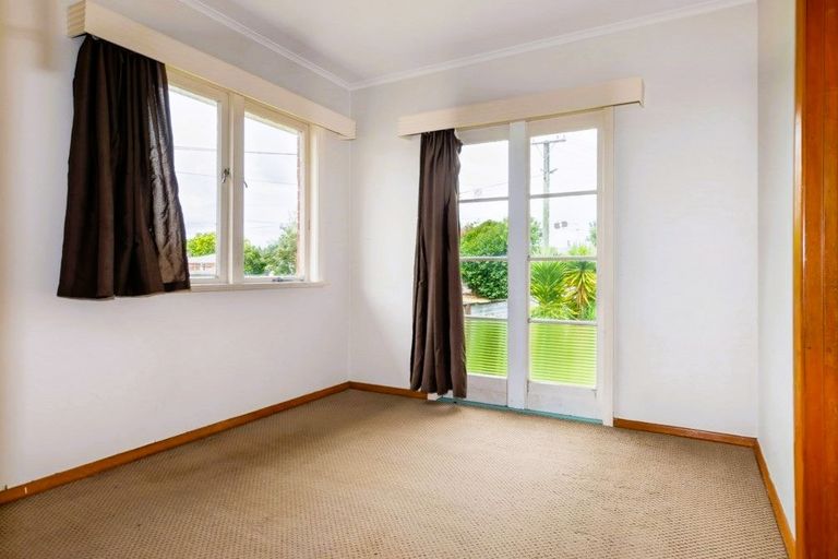 Photo of property in 17 Sutton Crescent, Papakura, 2110