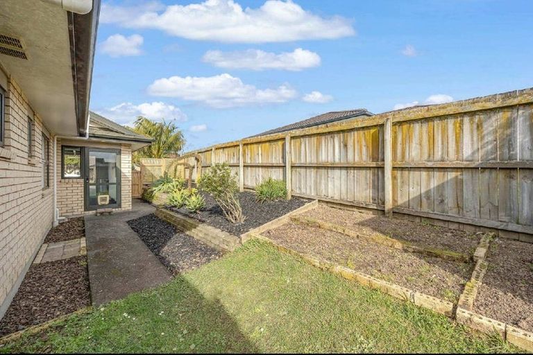 Photo of property in 10 Bonny Crescent, Massey, Auckland, 0614