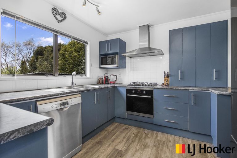 Photo of property in 15 Syntax Place, Conifer Grove, Takanini, 2112