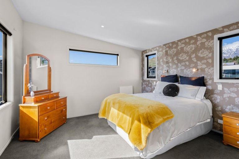Photo of property in 4 Oregon Drive, Kelvin Heights, Queenstown, 9300
