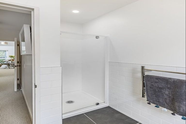 Photo of property in 16 Lawson Place, Mount Victoria, Wellington, 6011