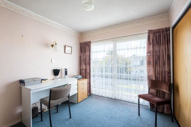 Photo of property in 4 Shortland Street, Lower Vogeltown, New Plymouth, 4310