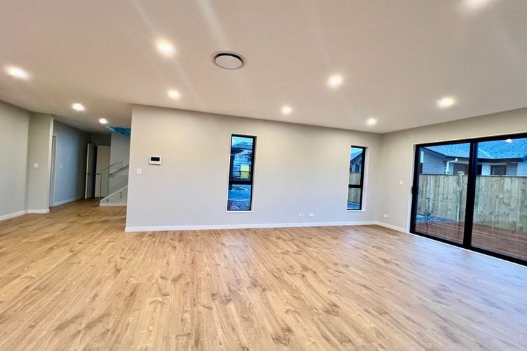 Photo of property in 16 Kiokio Place, Swanson, 0614