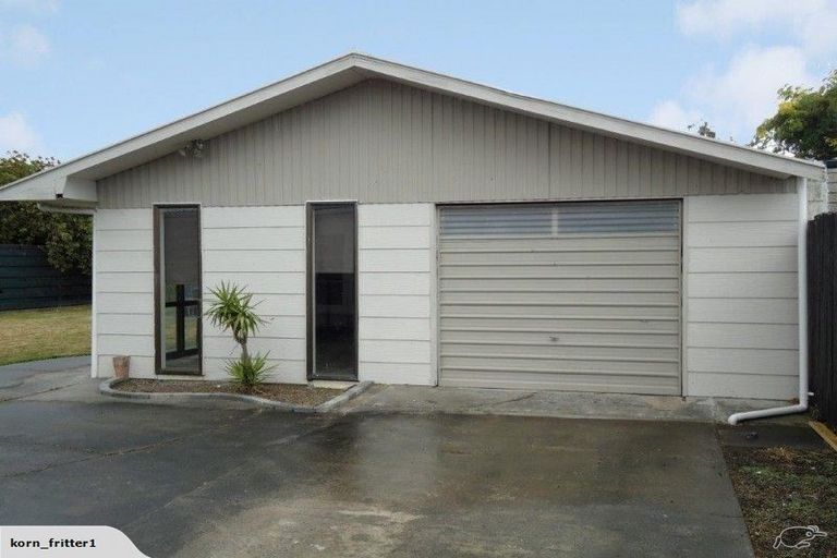 Photo of property in 18 Motuoapa Place, Kelvin Grove, Palmerston North, 4414