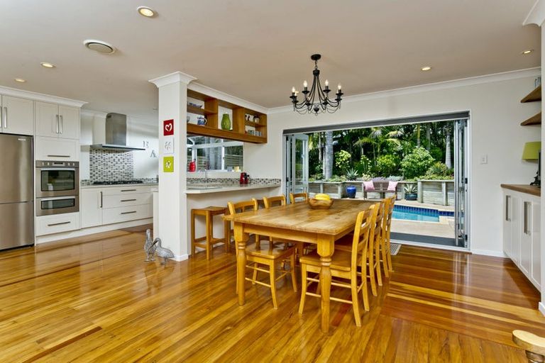 Photo of property in 49 Weatherly Road, Torbay, Auckland, 0630