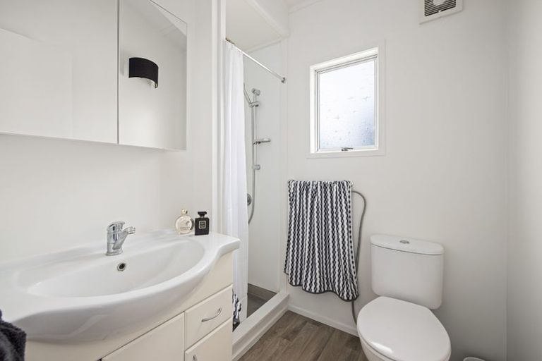 Photo of property in 9 Sunlight Promenade, Snells Beach, 0920