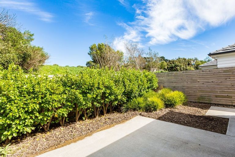 Photo of property in 9 Cartographer Way, Whitby, Porirua, 5024