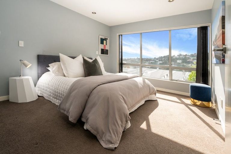 Photo of property in 58 Tiketike Way, Brooklyn, Wellington, 6021