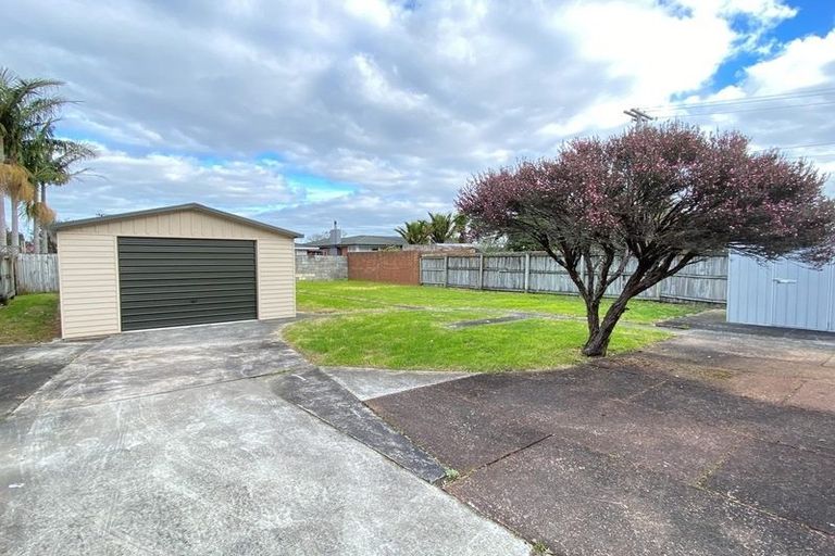 Photo of property in 18 Taikata Road, Te Atatu Peninsula, Auckland, 0610