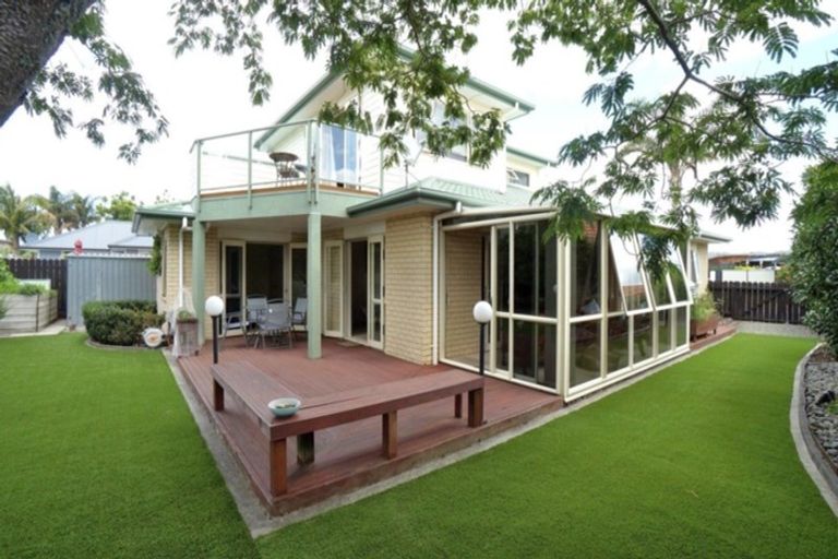 Photo of property in 22 Bermuda Place, One Tree Point, 0118