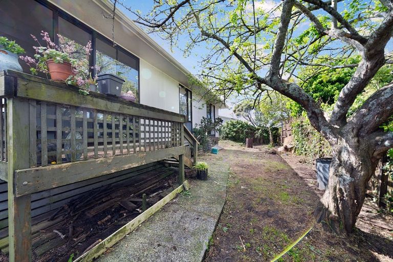 Photo of property in 1/88 Parrs Cross Road, Henderson, Auckland, 0612