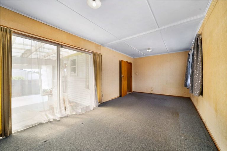 Photo of property in 24 Cobham Crescent, Kelston, Auckland, 0602