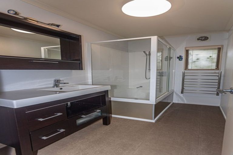 Photo of property in 10 Vista Paku, Pauanui, Hikuai, 3579