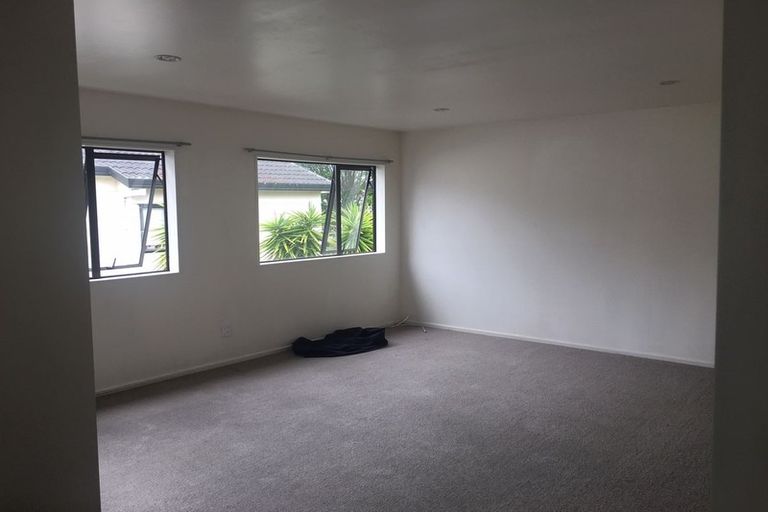 Photo of property in 9b Woodall Place, Totara Vale, Auckland, 0627