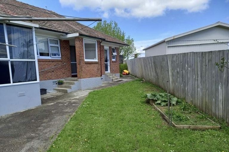 Photo of property in 27 Whaka Street, Maungaturoto, 0520