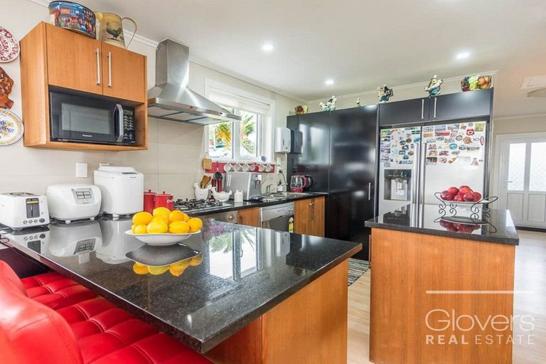 Photo of property in 236 Whitney Street, Blockhouse Bay, Auckland, 0600