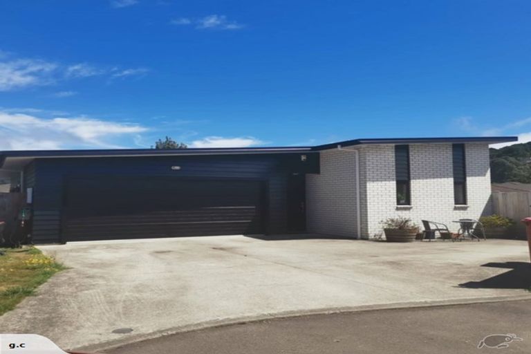 Photo of property in 5 Sun Valley Way, Wainuiomata, Lower Hutt, 5014