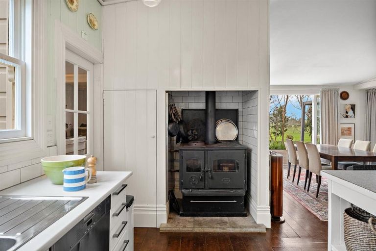 Photo of property in 124 Rimmer Road, Helensville, 0875