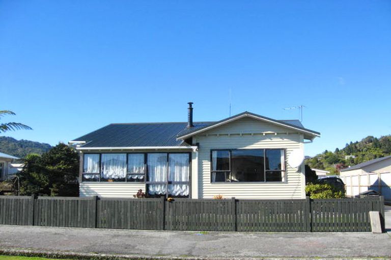 Photo of property in 21 Milton Road, Greymouth, 7805