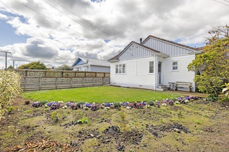 Photo of property in 17 Robert Street, Marton, 4710