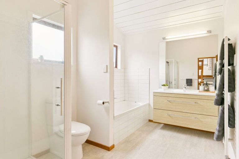 Photo of property in 7 Nadia Grove, Khandallah, Wellington, 6035