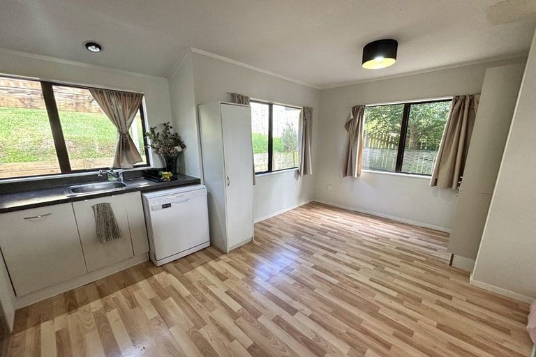 Photo of property in 22 Albatross Close, Whitby, Porirua, 5024