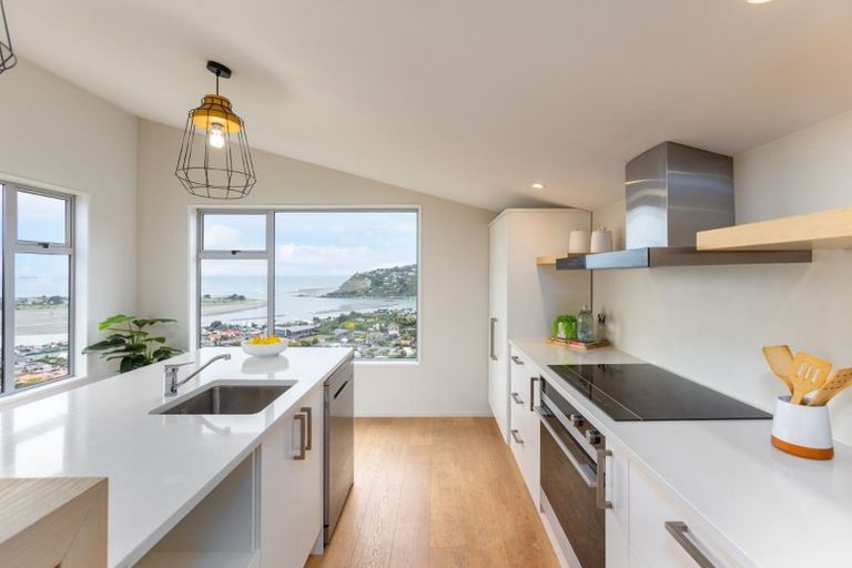 Photo of property in 16 Glendevere Terrace, Redcliffs, Christchurch, 8081