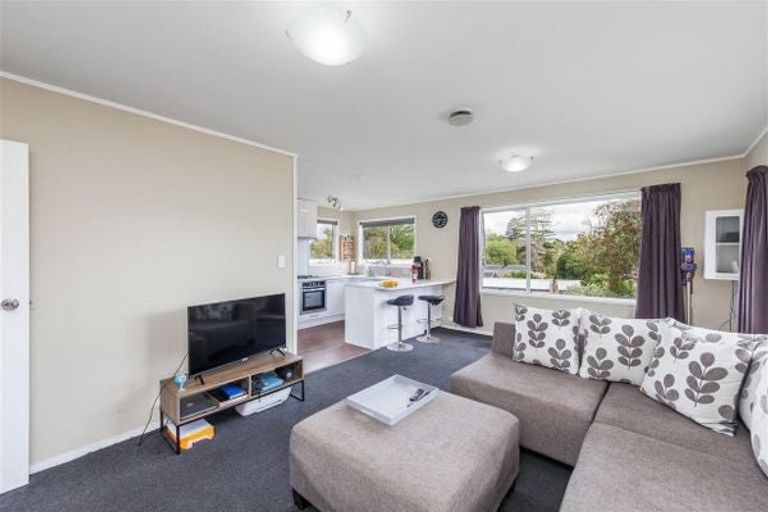 Photo of property in 2/121 Seymour Road, Sunnyvale, Auckland, 0612