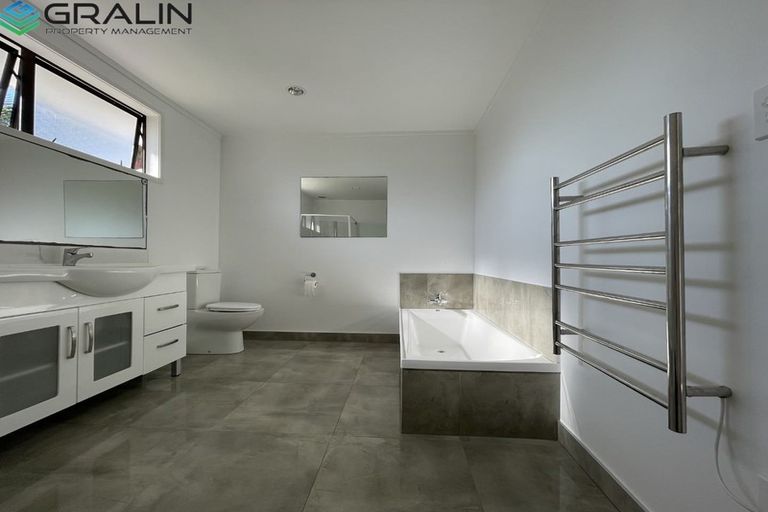 Photo of property in 101 Matipo Road, Te Atatu Peninsula, Auckland, 0610