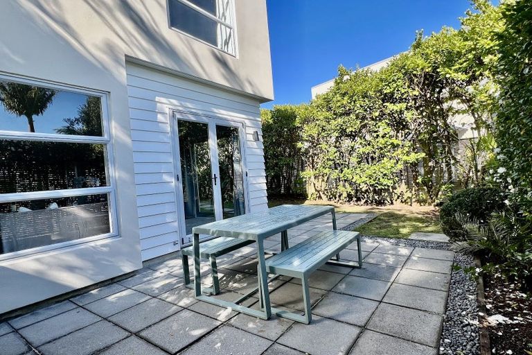 Photo of property in 5/40 Scarlet Oak Drive, Schnapper Rock, Auckland, 0632