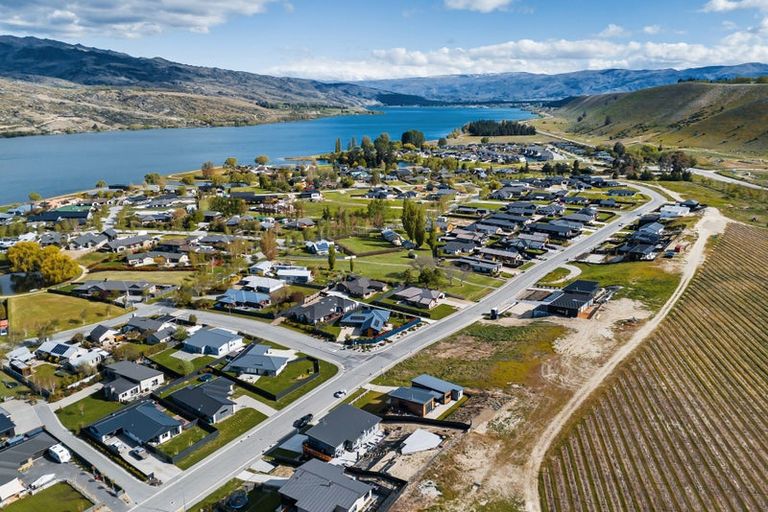 Photo of property in 65 Stratford Drive, Mount Pisa, Cromwell, 9383