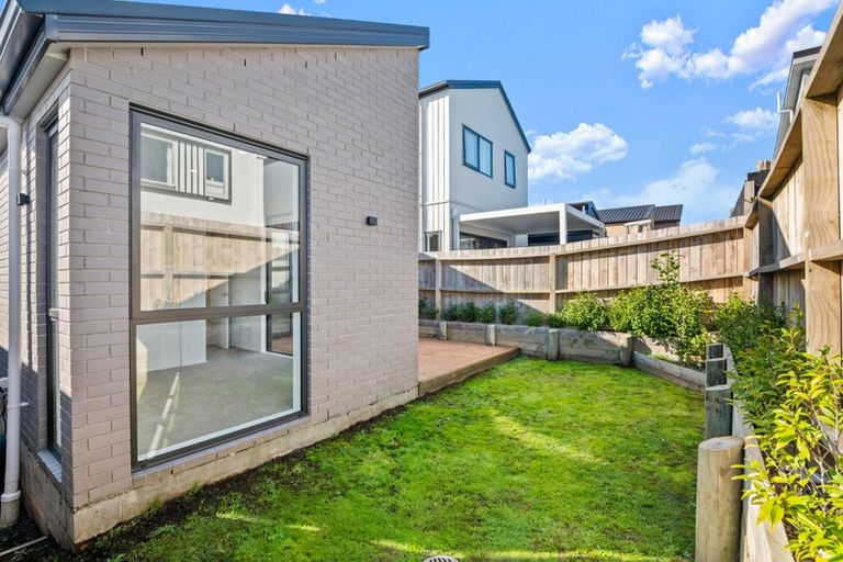 Photo of property in 63 Horokaka Street, Massey, Auckland, 0614