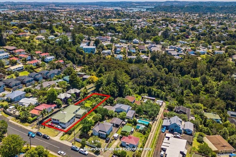 Photo of property in 76 Verran Road, Birkdale, Auckland, 0626