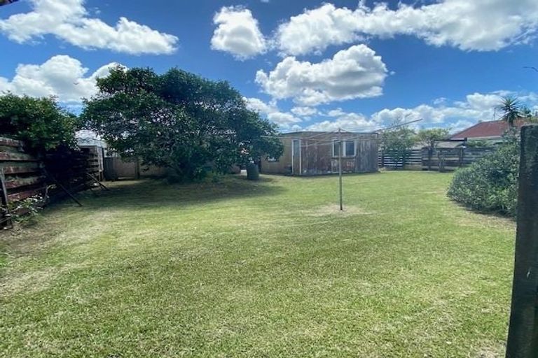 Photo of property in 18 Riverside Road, Orewa, 0931