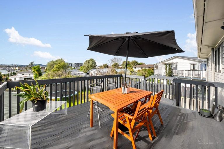 Photo of property in 13 Bodi Place, Te Atatu South, Auckland, 0610