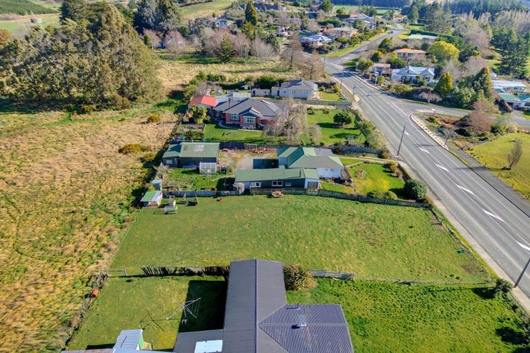 Photo of property in 27 Gorge Road, Clinton, 9534