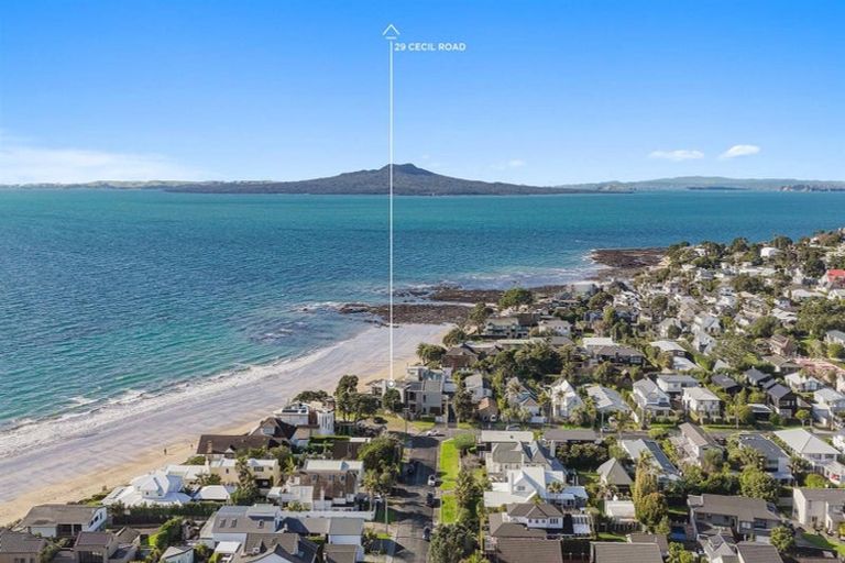 Photo of property in 29 Cecil Road, Milford, Auckland, 0620